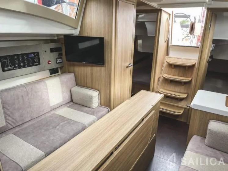 Maxus 34 - Yacht Charter Sailica