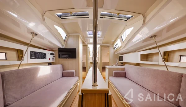 Maxus 34 - Yacht Charter Sailica