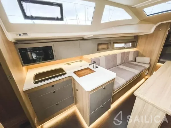 Maxus 34 - Yacht Charter Sailica