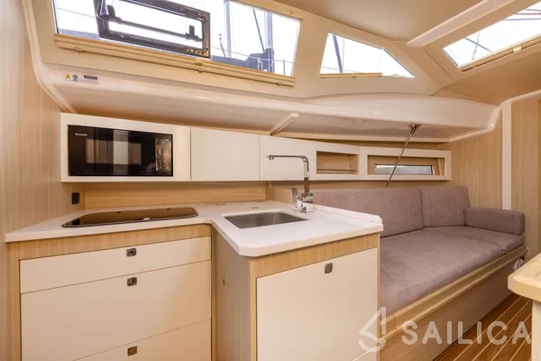 Maxus 34 - Yacht Charter Sailica