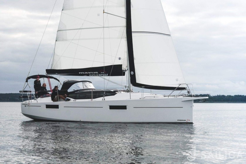Maxus 34 - Yacht Charter Sailica