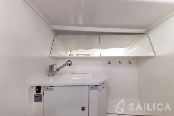 Maxus 34 - Yacht Charter Sailica