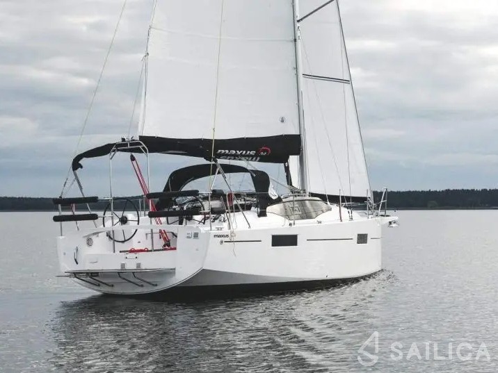 Maxus 34 - Yacht Charter Sailica