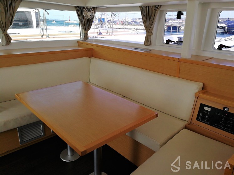 Lagoon 400 S2 - Yacht Charter Sailica