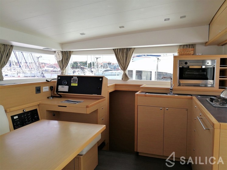 Lagoon 400 S2 - Yacht Charter Sailica