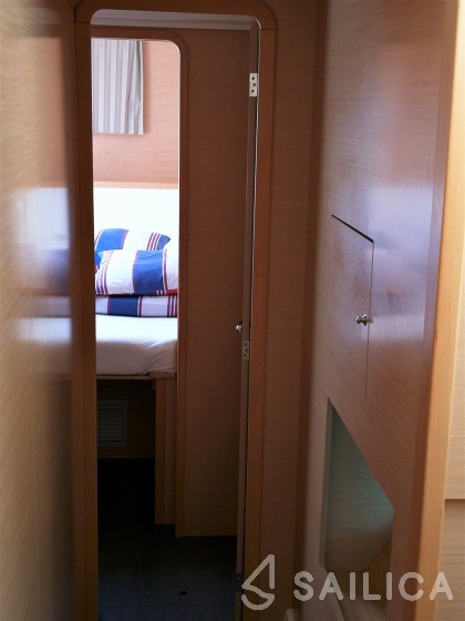 Lagoon 400 S2 - Yacht Charter Sailica