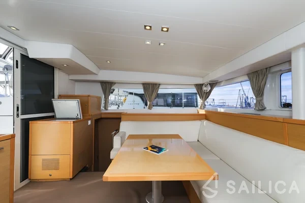 Lagoon 400 S2 - Yacht Charter Sailica