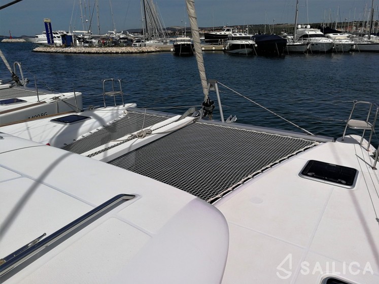 Lagoon 400 S2 - Yacht Charter Sailica