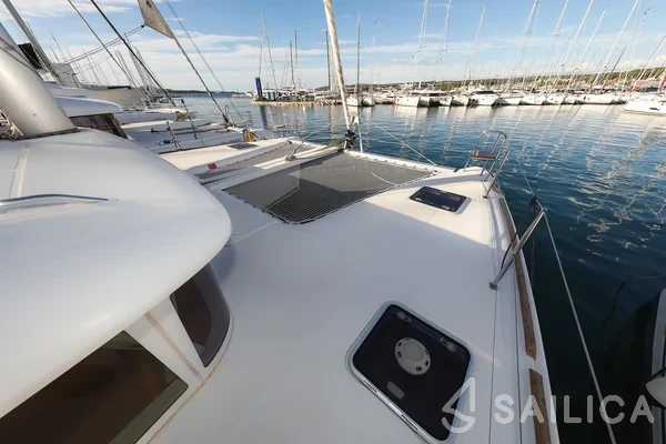 Lagoon 400 S2 - Yacht Charter Sailica
