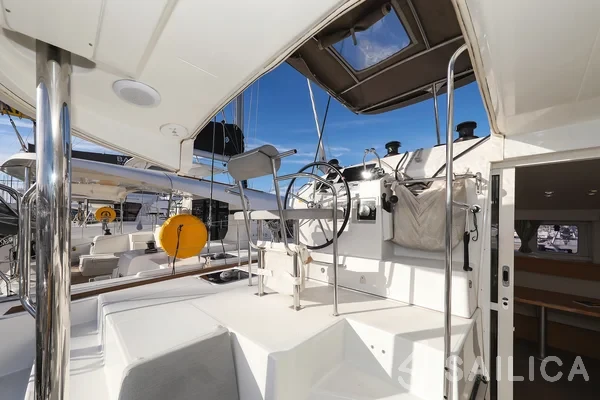 Lagoon 400 S2 - Yacht Charter Sailica
