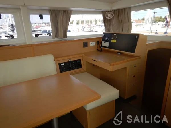 Lagoon 400 S2 - Yacht Charter Sailica