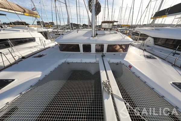 Lagoon 400 S2 - Yacht Charter Sailica
