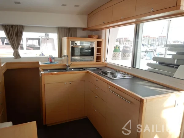 Lagoon 400 S2 - Yacht Charter Sailica