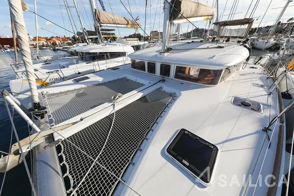 Lagoon 400 S2 - Yacht Charter Sailica