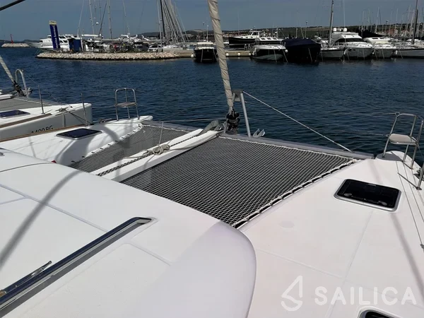 Lagoon 400 S2 - Yacht Charter Sailica