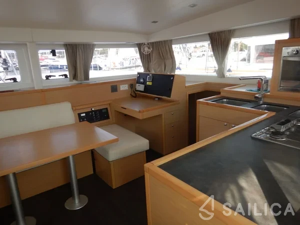 Lagoon 400 S2 - Yacht Charter Sailica