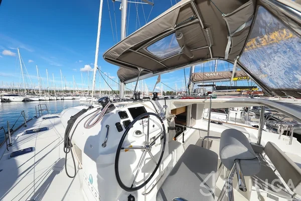 Lagoon 400 S2 - Yacht Charter Sailica