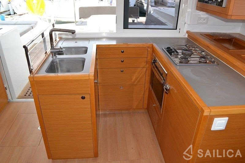 Lagoon 450 - Yacht Charter Sailica