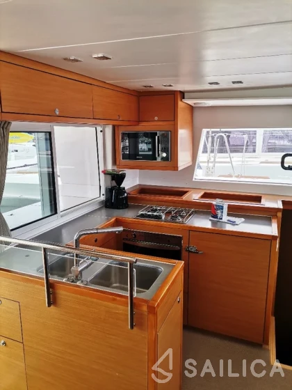 Lagoon 450 - Yacht Charter Sailica
