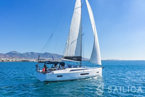Oceanis 40.1 - Yacht Charter Sailica