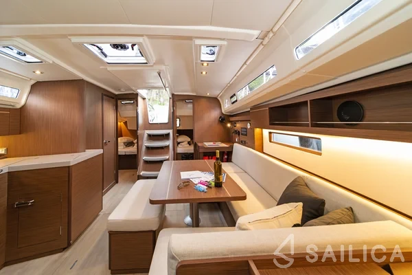 Oceanis 40.1 - Yacht Charter Sailica