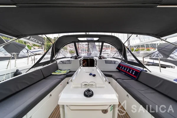 Oceanis 40.1 - Yacht Charter Sailica