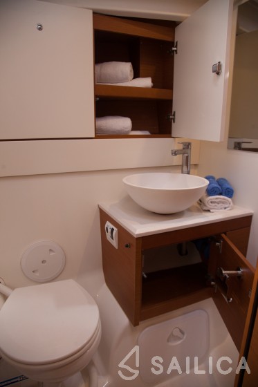 Jeanneau 54 - Yacht Charter Sailica