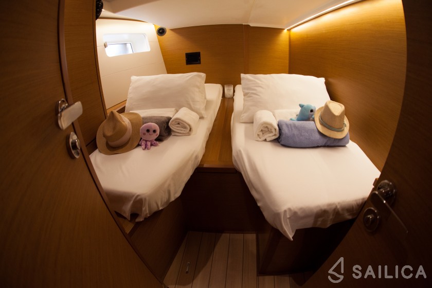 Jeanneau 54 - Yacht Charter Sailica