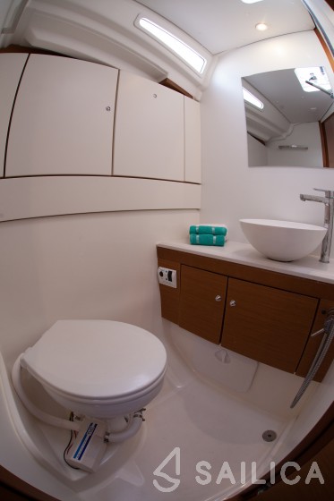 Jeanneau 54 - Yacht Charter Sailica