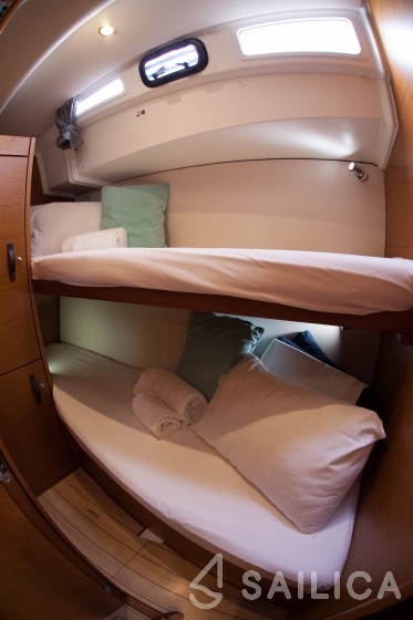 Jeanneau 54 - Yacht Charter Sailica