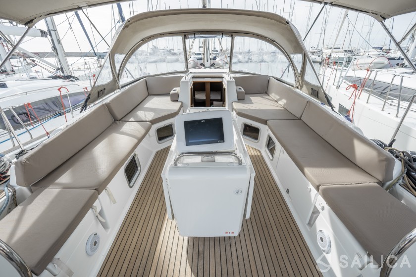 Jeanneau 54 - Yacht Charter Sailica