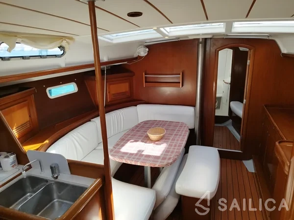 Oceanis 393 - Yacht Charter Sailica