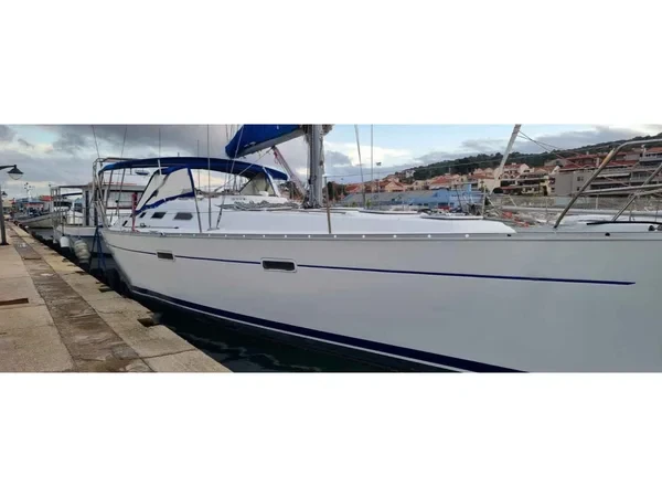 Oceanis 393 - Yacht Charter Sailica