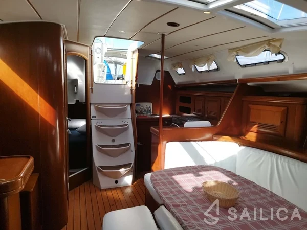 Oceanis 393 - Yacht Charter Sailica