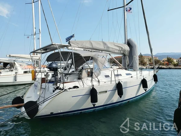 Oceanis 393 - Yacht Charter Sailica