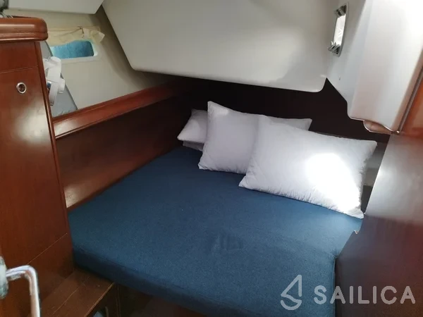 Oceanis 393 - Yacht Charter Sailica