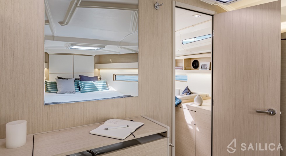 Oceanis 40.1 - Yacht Charter Sailica