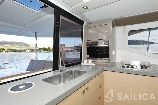 Lucia 40 - Yacht Charter Sailica