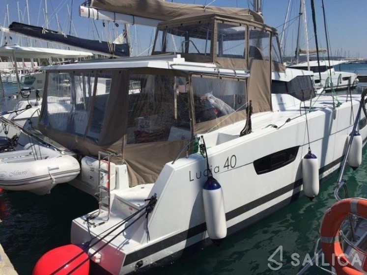Lucia 40 - Yacht Charter Sailica