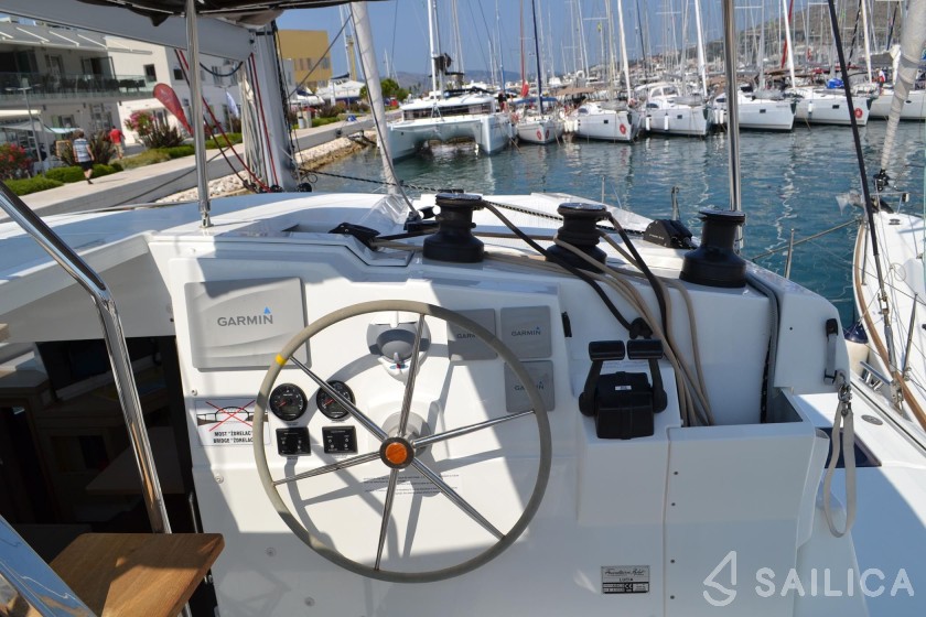 Lucia 40 - Yacht Charter Sailica