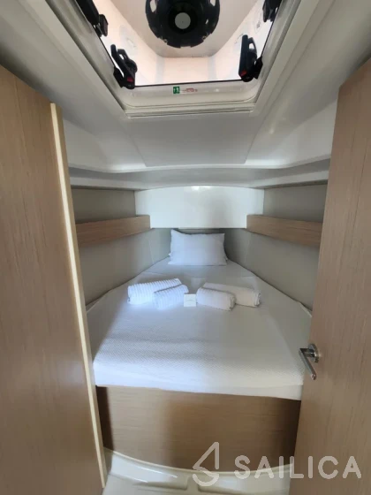Oceanis 30.1 - Yacht Charter Sailica