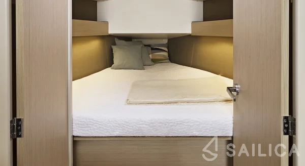 Oceanis 30.1 - Yacht Charter Sailica