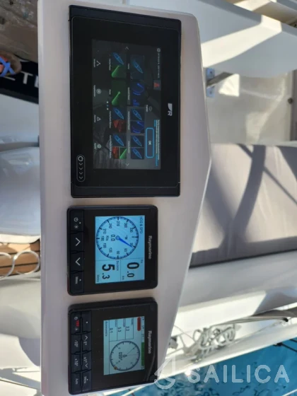 Oceanis 30.1 - Yacht Charter Sailica