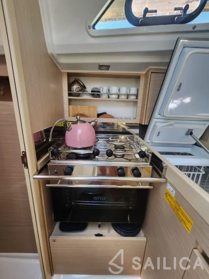 Oceanis 30.1 - Yacht Charter Sailica