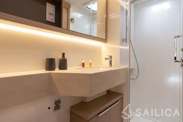 Lagoon 51 - Yacht Charter Sailica