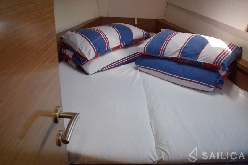 MY 37 - Yacht Charter Sailica