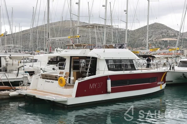 MY 37 - Yacht Charter Sailica