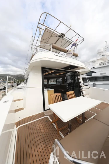 MY 37 - Yacht Charter Sailica