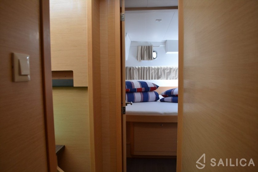 Lagoon 42 - Yacht Charter Sailica