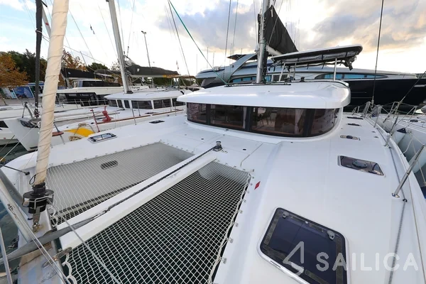 Lagoon 42 - Yacht Charter Sailica